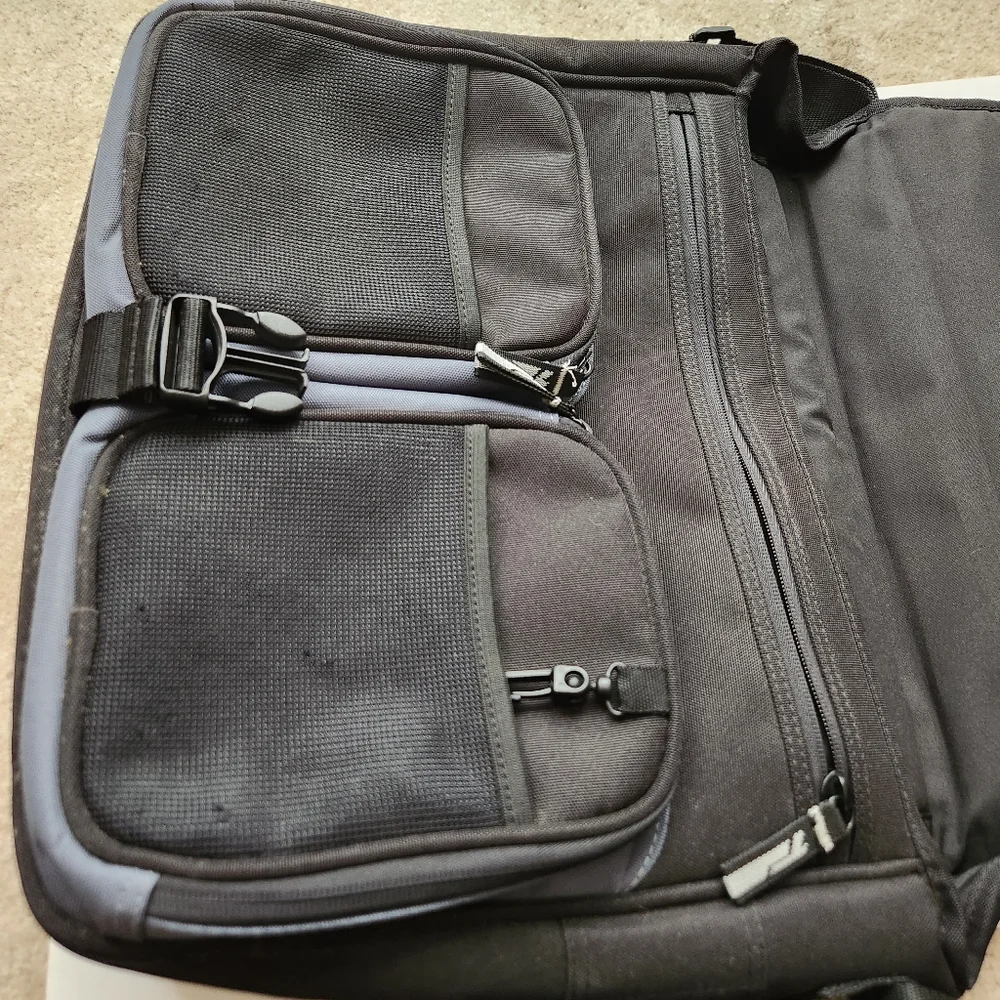 Targus Laptop Messenger Shoulder Bag Black Gray Blue